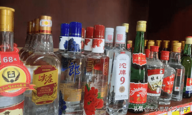 男子买白酒发现空瓶，厂家回应及大自然美景探索