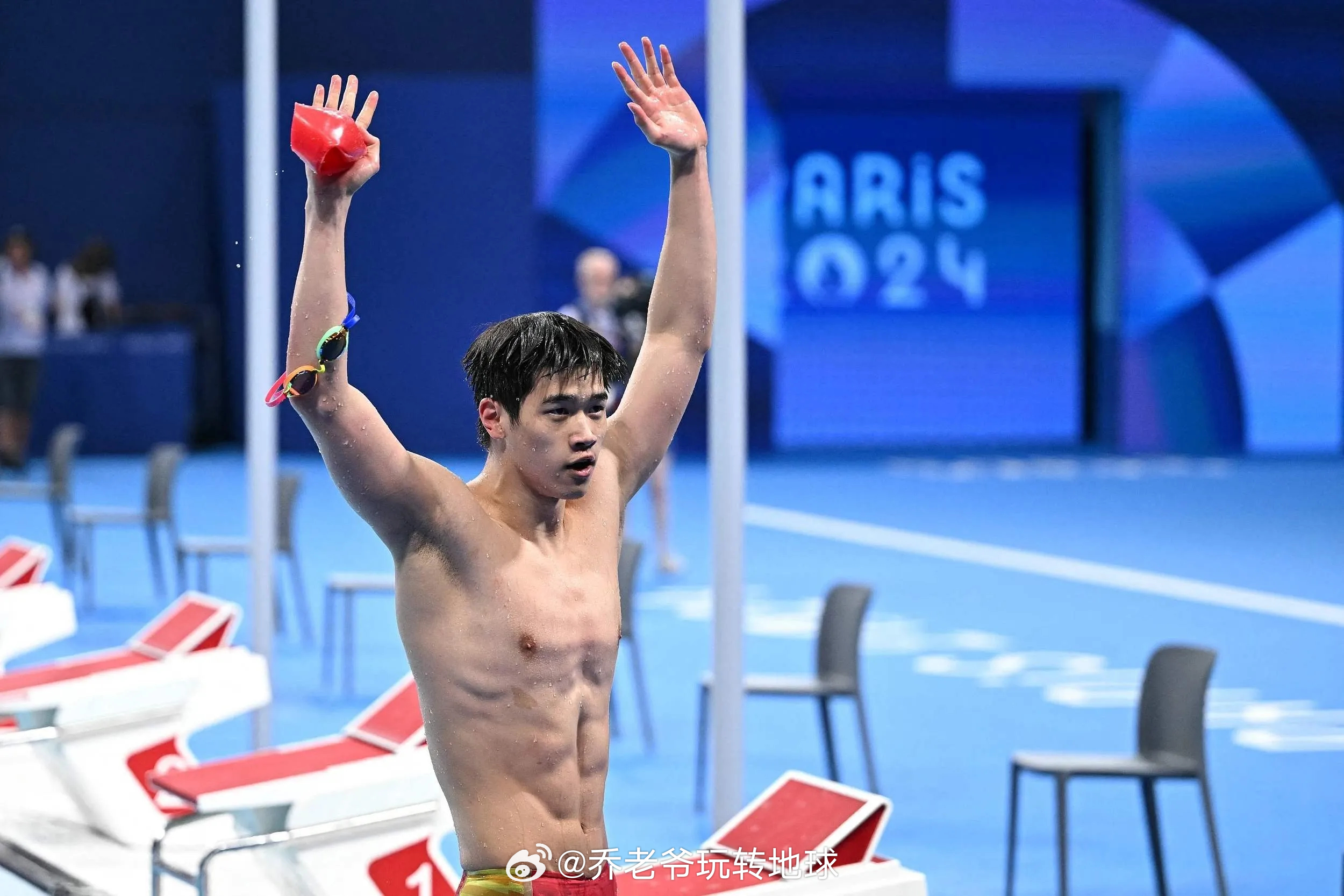 潘展乐采访后抢话筒宣布下班，现场瞬间引发关注热议