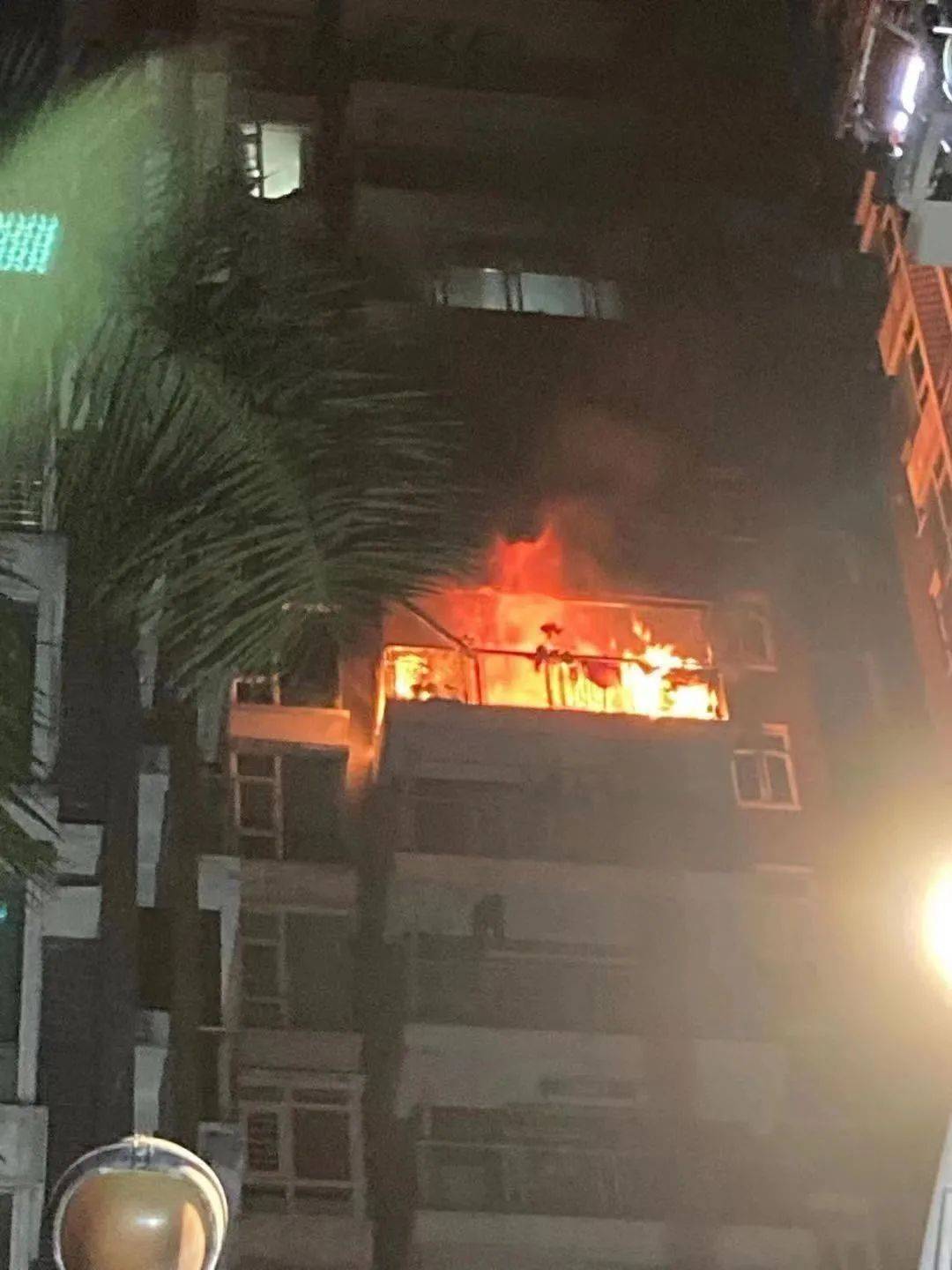 小区称隔壁小区挖洞疑偷接电