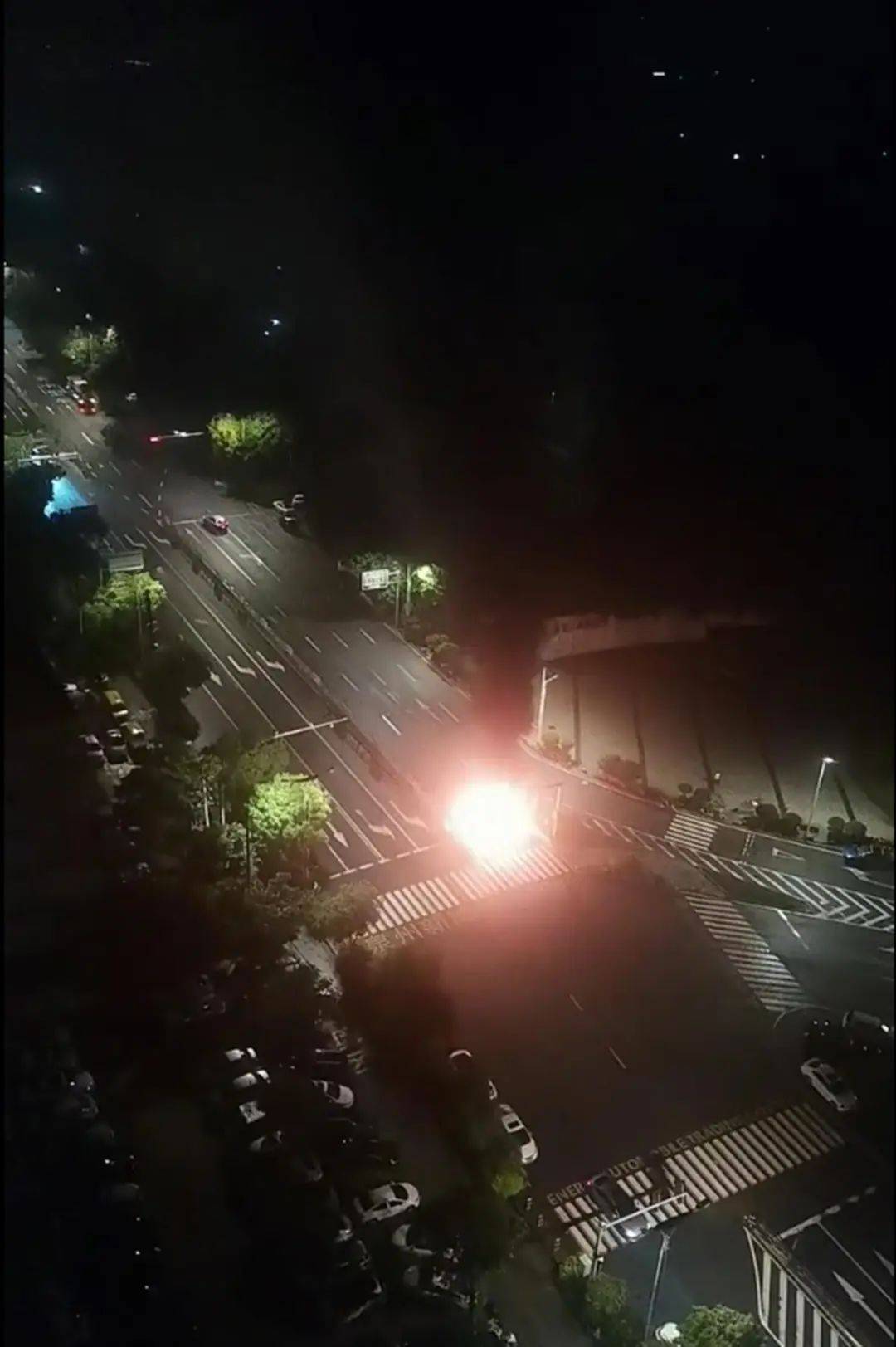 2024新澳门正版免费资木车_一家三口被撞身亡案司机父亲发声,实践解析说明_影像版66.36.52
