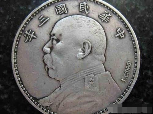两男子偷卖绝户老人银元获刑，正义伸张，道德底线不容挑战