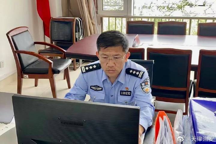 双警夫妻蜜月途中助力识破电诈，传递正能量与智慧的力量