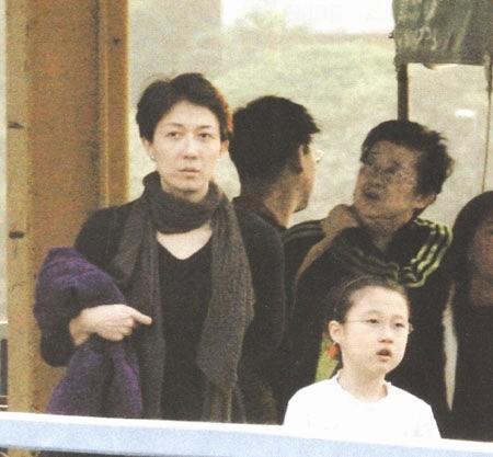 成龙与小龙女的最新动态更新！