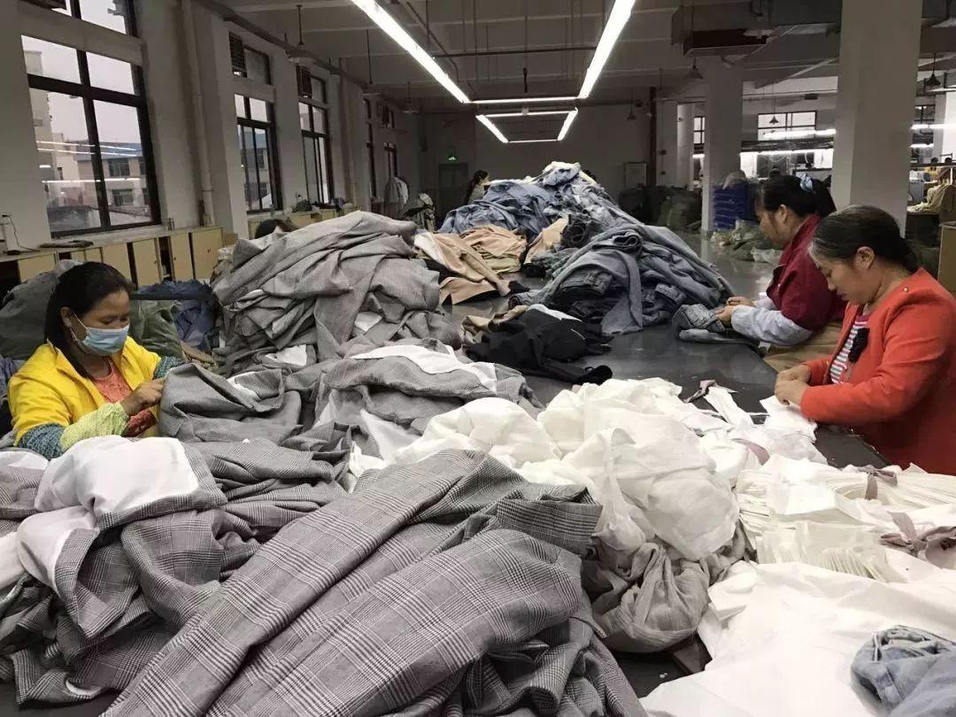 广州制衣厂招烫工探秘，小巷中的独特小店招募烫工记